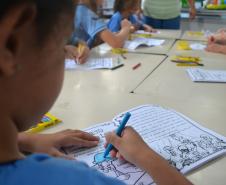 Livro de colorir criado por mulheres privadas de liberdade leva arte e educação a crianças na região de Umuarama